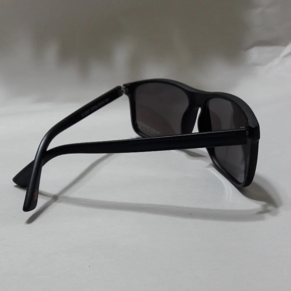 Dockers Unisex Sunglasses Blue Lens Black Frame UVA-UVA Protection Unise…